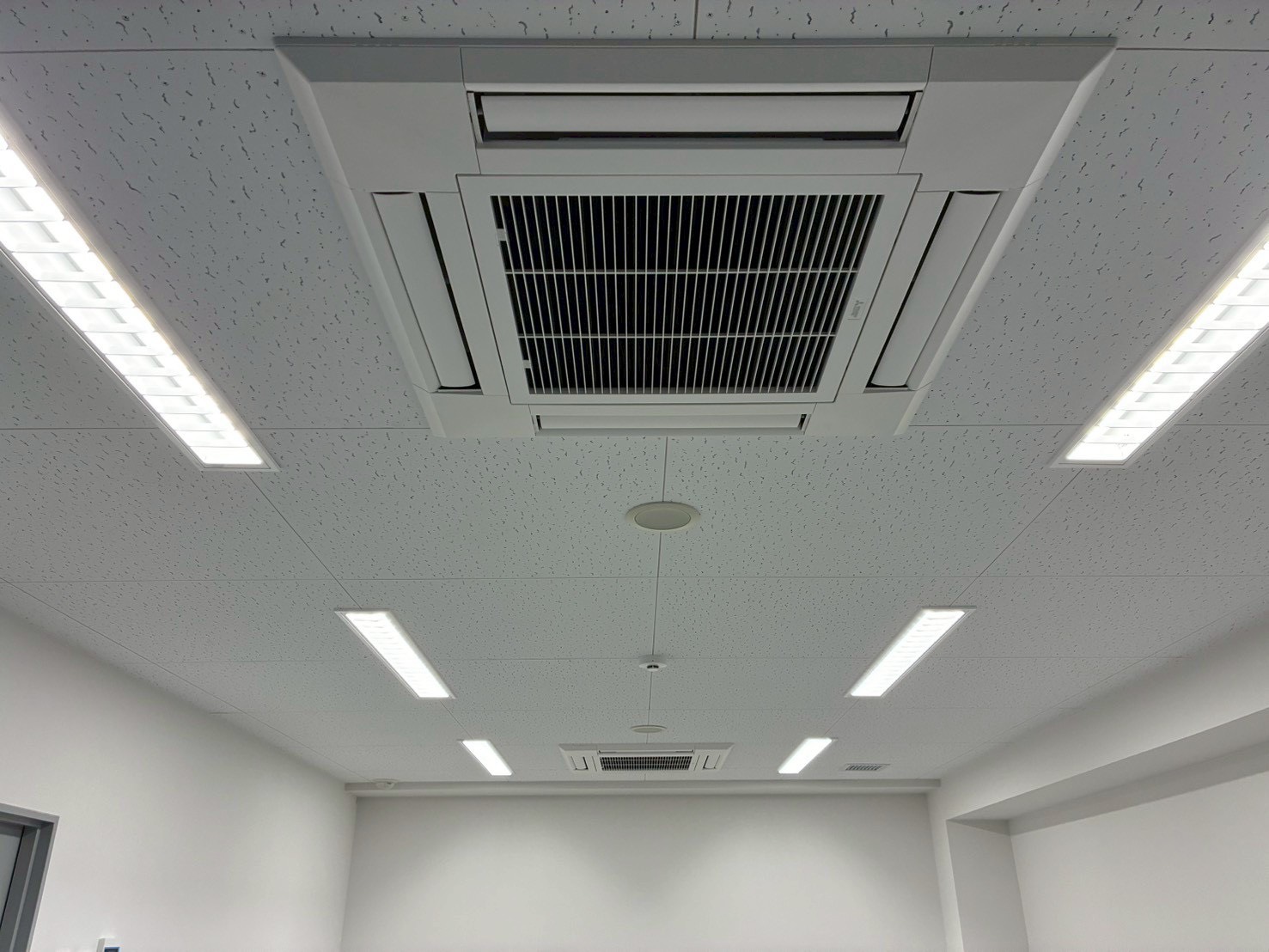 本社ビル増築に伴う電気設備工事